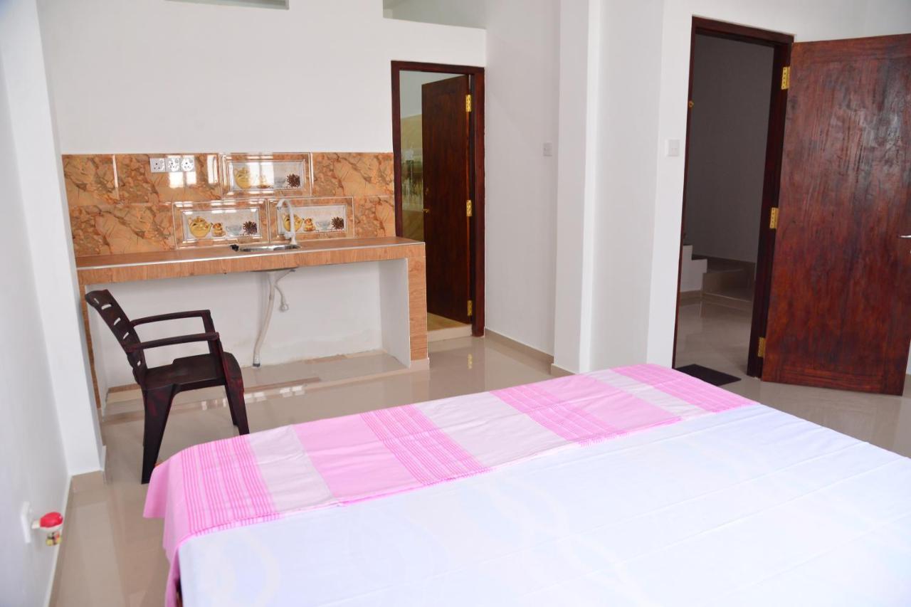Roshan'S Guest House Hikkaduwa Bagian luar foto